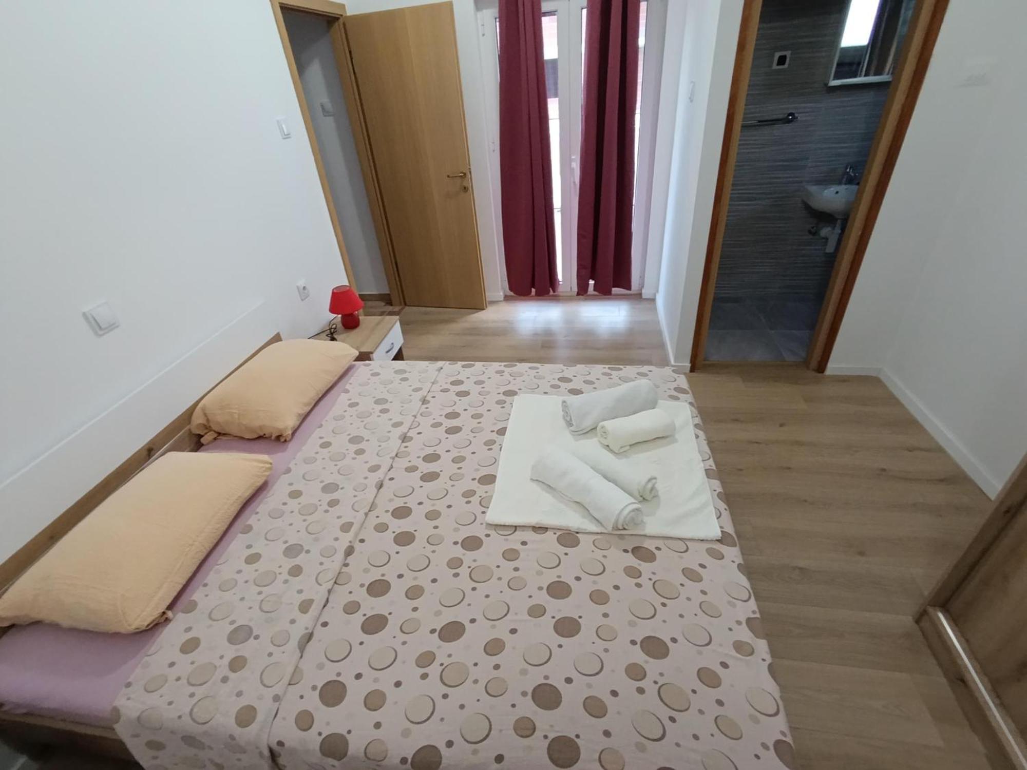 Apartment Peko 5 Pag Town